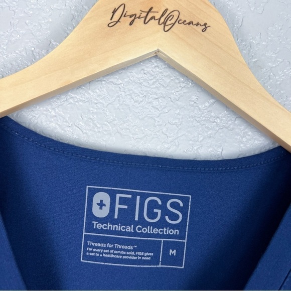 FIGS Casma Three-Pocket Scrub Top, Navy Blue M - Medical, Hospital, Scrubs - Picture 2 of 8